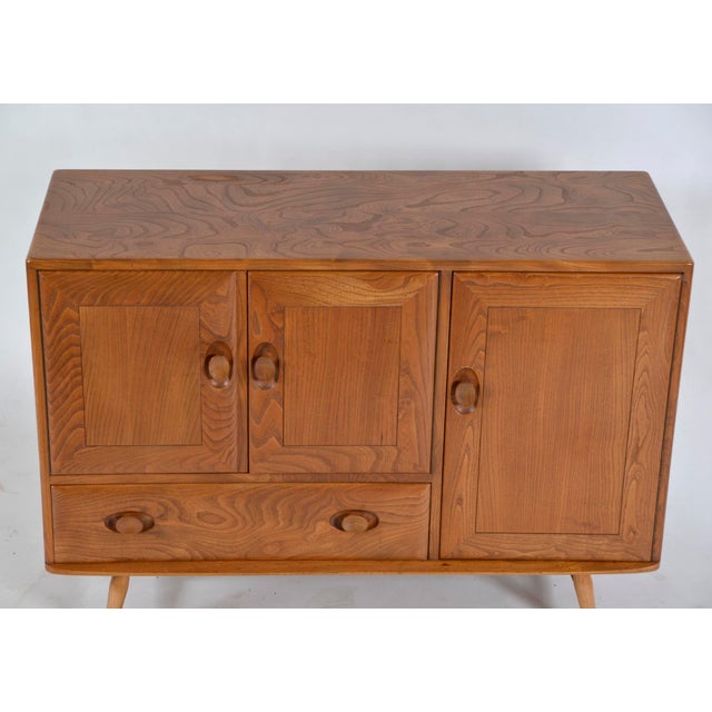 Mid-Century Modern Windsor Sideboard in Elm and Beech by Lucian Ercolani for Ercol, 1955 For Sale - Image 15 of 18