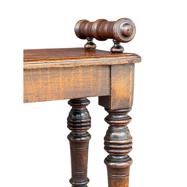 English Hall Bench or Window Seat of Patinated Oak From the 19th Century For Sale - Image 10 of 12