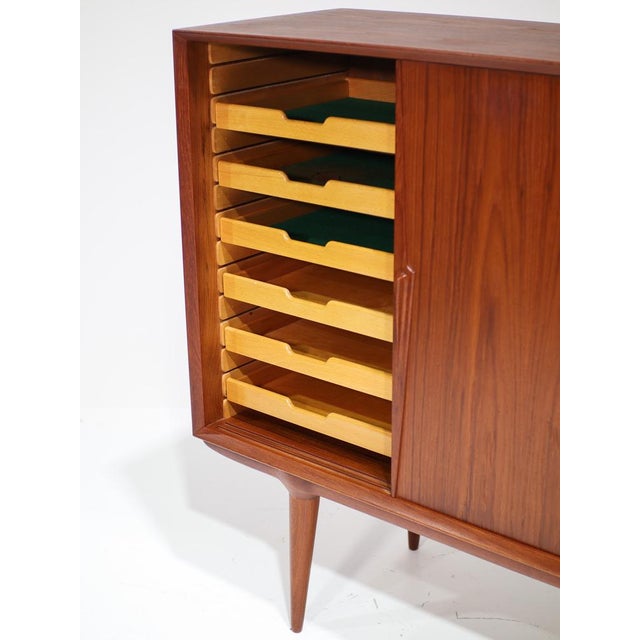 Model 19 Highboard in Teakwood attributed to Gunni Omann for Omann Jun, Denmark, 1960s For Sale - Image 16 of 18