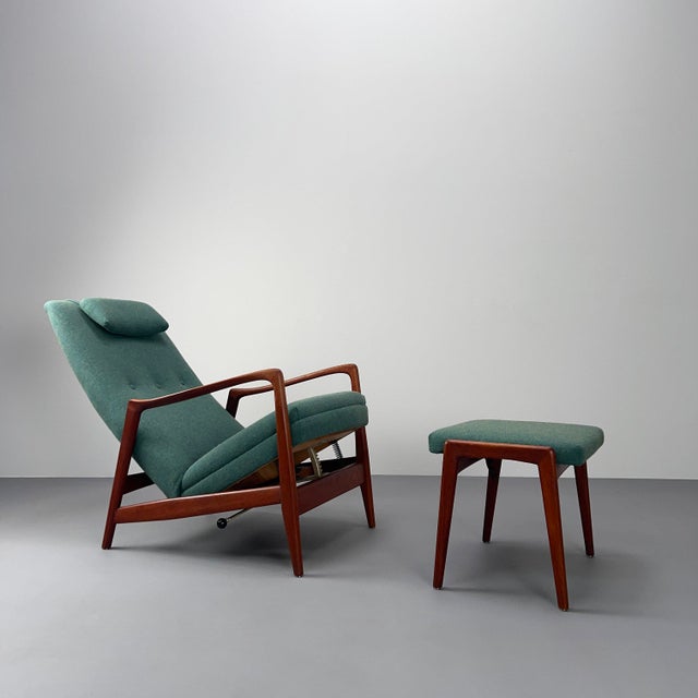 Cassina Mid-Century Model 829 High-Back Lounge Chair and Ottoman in Teak and Green Upholstery by Gio Ponti for Cassina, Italy, 1960s, Set of 2 For Sale - Image 4 of 18