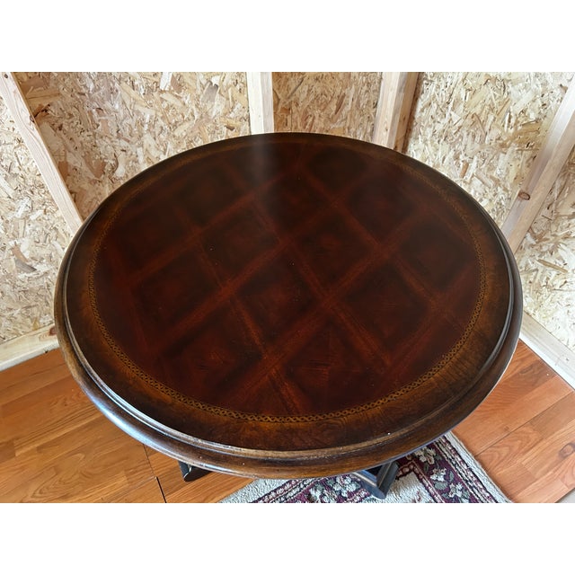 American 1990s Round Cherry Black Foyer Accent Table by Hooker Furniture Co. With Inlay and Protective Pad For Sale - Image 3 of 9