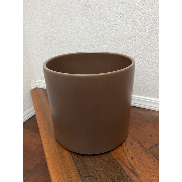 Taupe 1960s Architectural Gainey Planter Ac-12 Taupe/Brown For Sale - Image 8 of 8