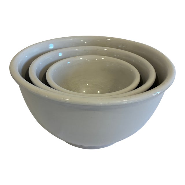 Vintage White Stoneware Nesting Mixing Bowls, Set of 3 For Sale