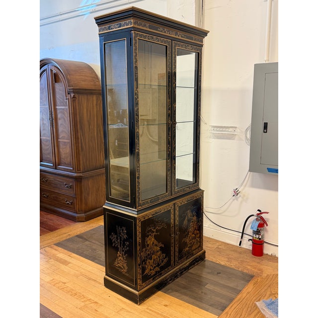 Design Plus Gallery presents a Vintage Chinoiserie Display Cabinet from Drexel Heritage. This cabinet is from renowned Et...