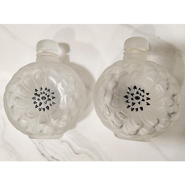 Art Deco 1900s 2 Lalique Dahlia Perfume Bottles For Sale - Image 3 of 9
