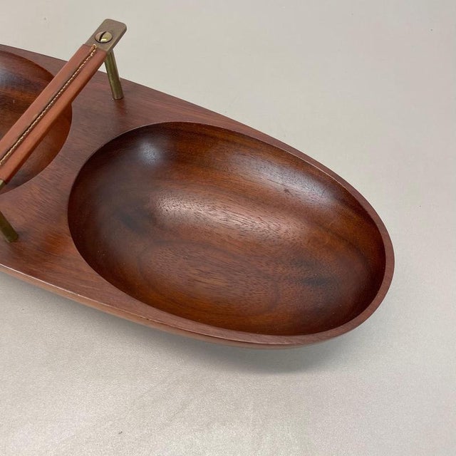 1950s Large Teak Bowl with Brass and Leather Handle from Carl Auböck, Austria, 1950s For Sale - Image 5 of 18