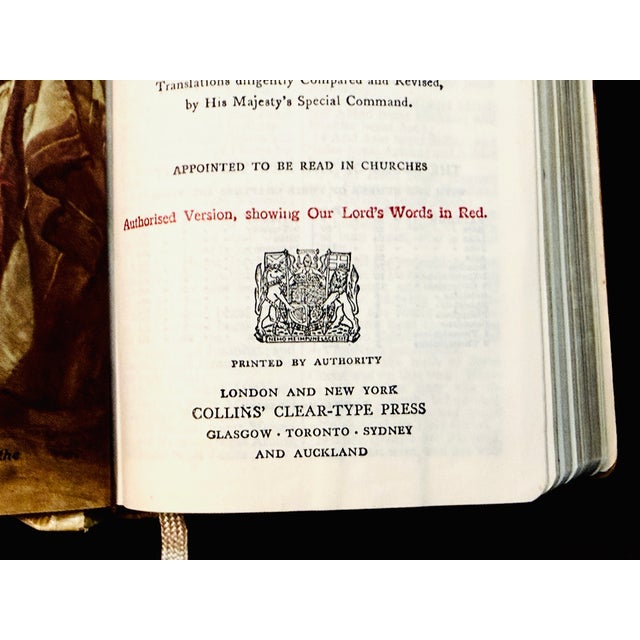 Mid-Century Limited Edition Mother-of-Pearl Inlay New Testament of the Holy Bible. For Sale - Image 4 of 7