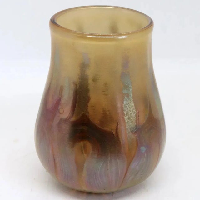 American Tiffany Studios Art Nouveau Iridescent Reactive Glass Cabinet Vase For Sale - Image 4 of 8