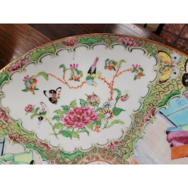 Antique Early 19th Century Chinese Rose Medallion Charger For Sale - Image 4 of 11