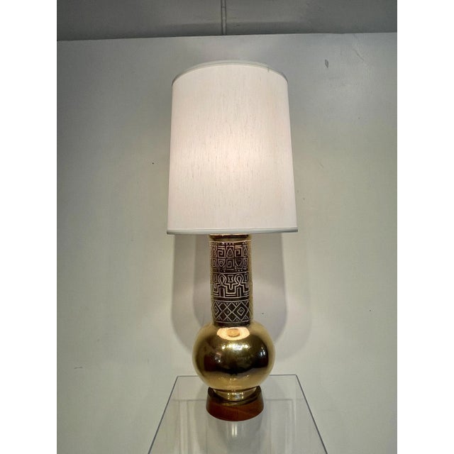 Hollywood Regency Gilded Hollywood Regency Table Lamp With Egyptian Revival Ceramic Heirogylph Motifs For Sale - Image 3 of 10