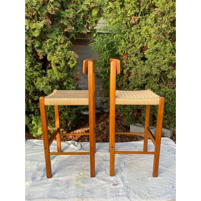 Mid-Century Modern Pair Vintage Teak Bar Stools Sun Cabinet Co. 31" Height Mid-Century Modern Paper Cord For Sale - Image 3 of 10
