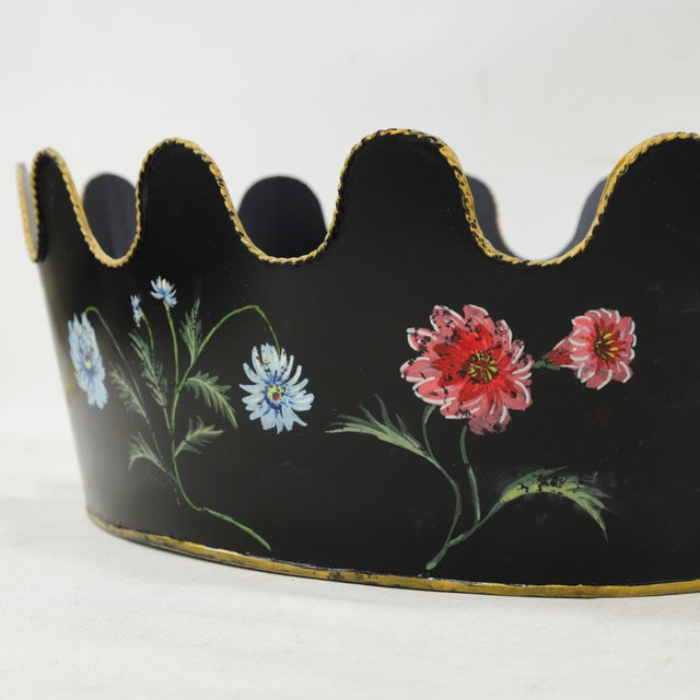 Vintage Hand-Painted Floral Toleware Scalloped Planter – Black and Gold Metal Cachepot For Sale - Image 9 of 10