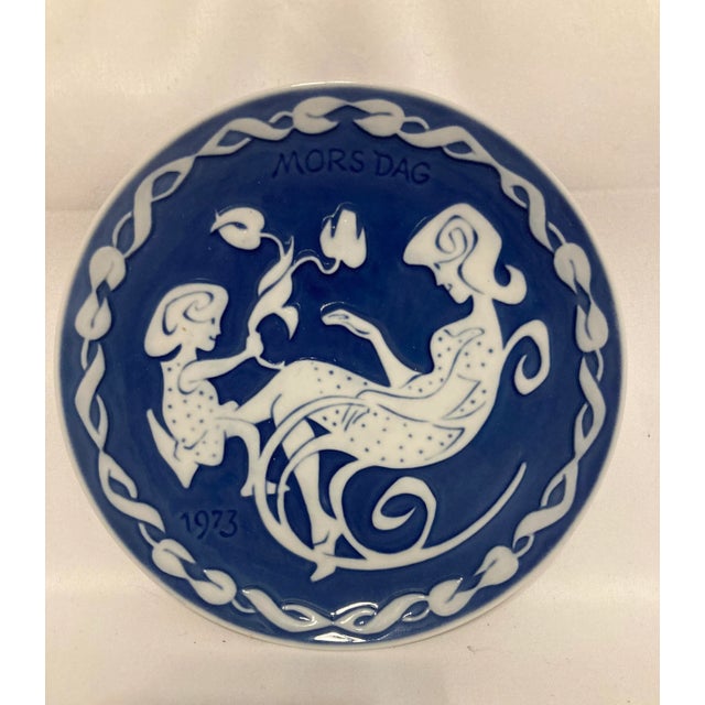 1970s Royal Copenhagen Blue & White Mother's Day 1973 Decorative Plate For Sale - Image 5 of 5