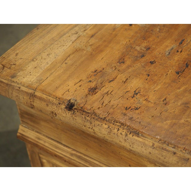Wood Pair of 19th Century Tuscan Walnut Nightstands For Sale - Image 7 of 18