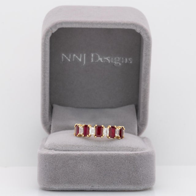 Modern Ruby and Natural Diamond Band Ring – Stylish and Trending Fine Jewelry for Women, Size 6.75 For Sale - Image 3 of 9