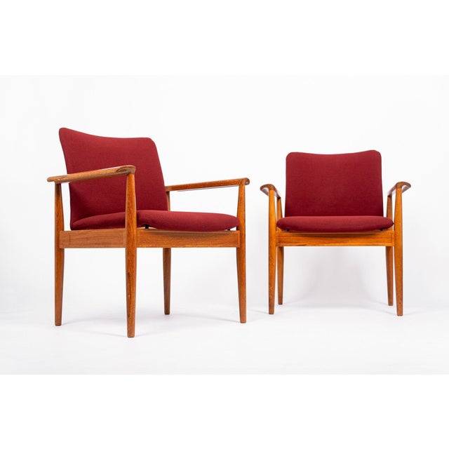 Mid-Century Modern Danish Modern Red Diplomat Chairs by Finn Juhl for France & Daverkosen For Sale - Image 3 of 12