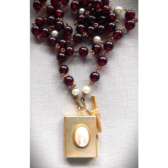 Vintage Gold Locket, Four Photo, Wine and Pearl Bead Chain, Toggle Bar, Oval Bezeled Pearl For Sale - Image 9 of 14