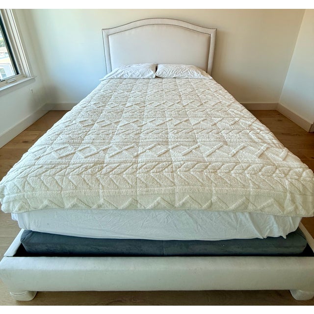 Ethan Allen Ethan Allen Ivory Upholstered Queen Bed With Nailhead Trim For Sale - Image 4 of 8