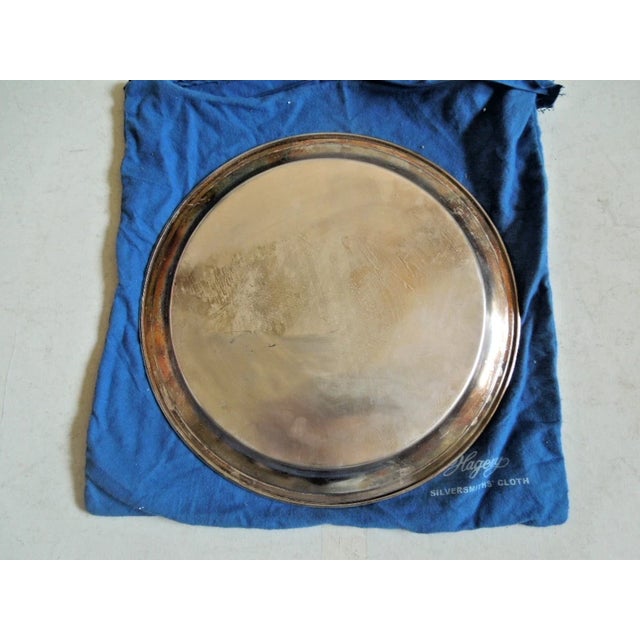 Traditional Late 20th Century Tiffany & Co. Regency Syle Round Silverplate Serving Tray With Anti-Tarnish Bag For Sale - Image 3 of 5