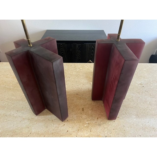1990s Pair of California Postmodern Sculptural Frosted Resin Table Lamps by Deszign, Inc. For Sale - Image 12 of 17