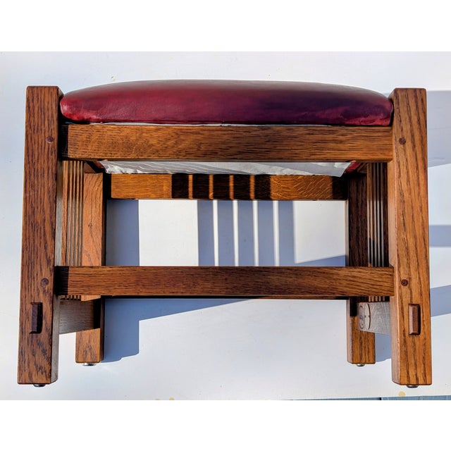 Wood 1990s Authentic Stickley Mission Oak Spindle Footstool #89-395 – April 1991 – Mint Condition For Sale - Image 7 of 10
