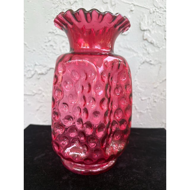 Vintage Fenton Cranberry Pinch Coin Dot Overlay Art Glass Vase With Ruffled Rim – 8.25” For Sale In Orlando - Image 6 of 11