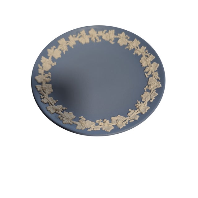 Josiah Wedgwood Vintage 1967 Wedgwood Blue Jasperware Grapevine Compote For Sale - Image 4 of 9