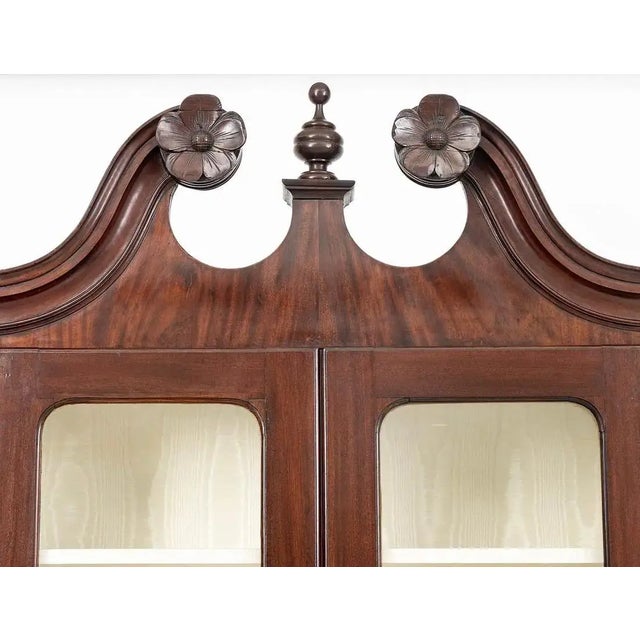 Mid 18th Century 18th Century Irish Mahogany Secretaire Cabinet Attributed to Christopher Hearn For Sale - Image 5 of 10