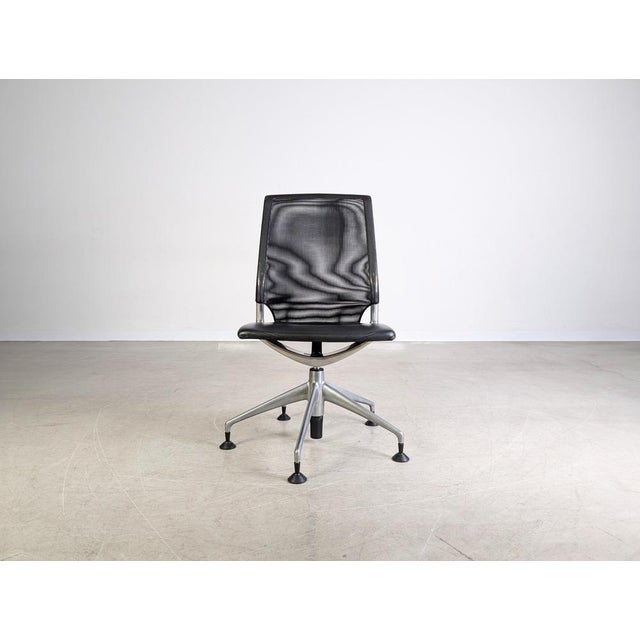 A well-preserved Vitra Medapal office chair in black for sale. The seat height can be continuously adjusted from 42 to 54...
