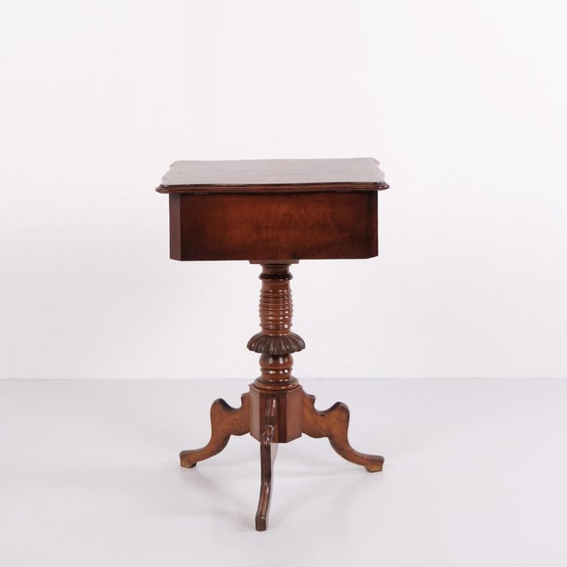 Hand-Polished Mahogany Pedestal Table, 1860s For Sale - Image 5 of 11