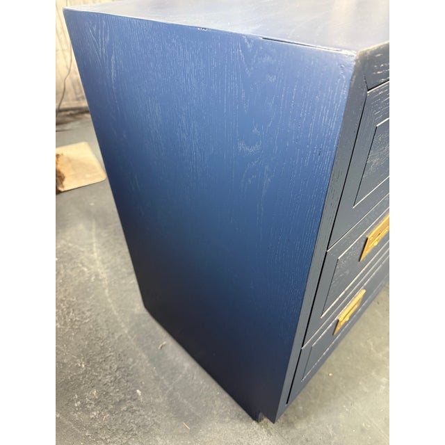 1960s Henredon Campaign Nightstands / Bachelor Chests – Refinished in Sherwin-Williams Naval, Pair For Sale - Image 10 of 12