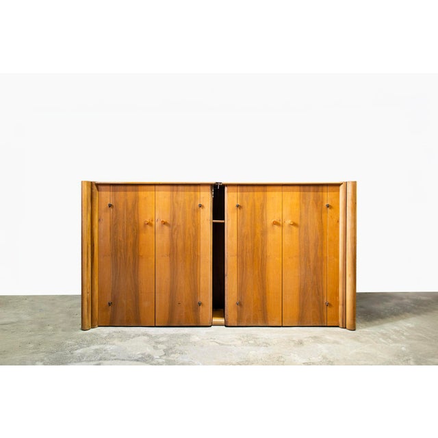 Scuderia Horizontal Four-Door Walnut Sideboard by Carlo Scarpa for Bernini Italia, 1977 For Sale - Image 9 of 9