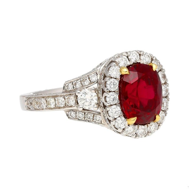 Mid-Century Modern 2.20 Carat Vivid Red Oval Cut Ruby & Diamond Retro Regal Style Vintage Ring, Size 6.5 For Sale - Image 3 of 9