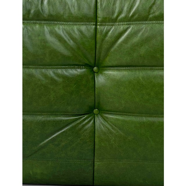 French Three-Seater Togo Sofa in Forest Green Leather attributed to Michel Ducaroy for Ligne Roset For Sale - Image 10 of 11