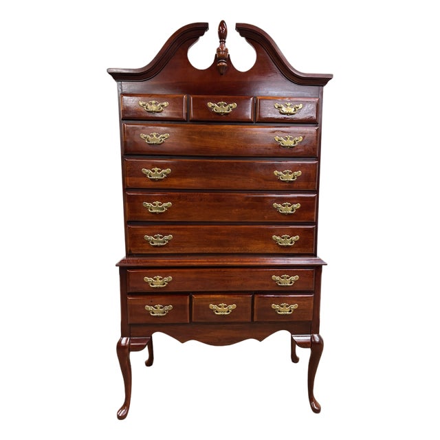 Vintage Lea Traditional Queen Anne Style Highboy Chest For Sale