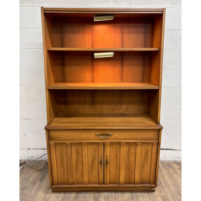 Vintage American of Martinsvile MCM Lighted China Cabinet and Hutch For Sale - Image 15 of 17