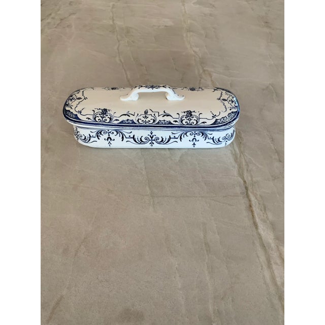 Early 20th Century Antique Moustiers Porte Savonettes (Covered Soap Holder) in French Blue and White, Two Pieces For Sale - Image 5 of 12