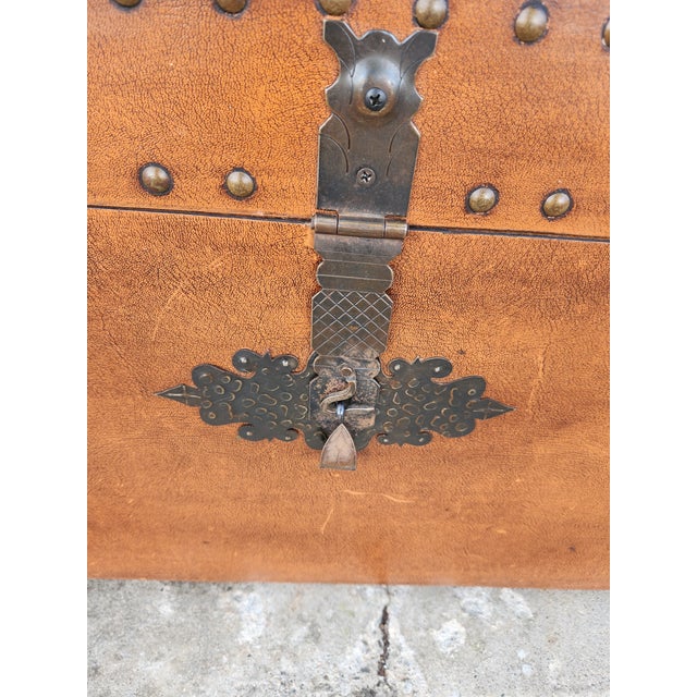 1970s Vintage Leather Trunk Box For Sale - Image 5 of 12