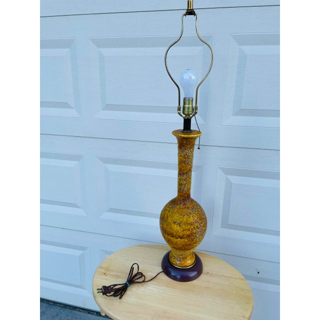 Vinage Mid-Century Modern Textured Table Lamp For Sale - Image 6 of 13