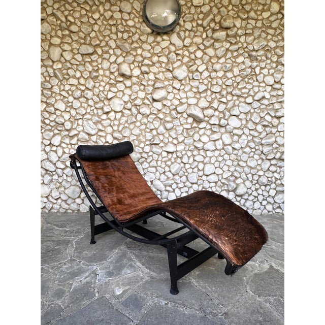 LC4 Chaise Lounge in Cowhide Leather and Black Steel by Le Corbusier, Perriand & Jeanneret for Cassina, 1970s For Sale - Image 17 of 18