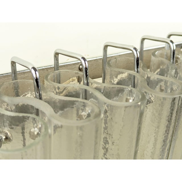 1970s Italian Sconce in Clear Molded Glass and Chrome-Plated Metal, 1970s For Sale - Image 5 of 16