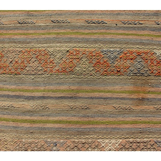 Gray Mid 20th Century Vintage Turkish Kilim Runner With a Stripe and Modern Design For Sale - Image 8 of 11