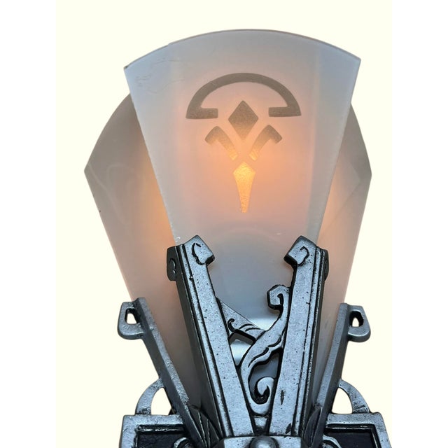 1930s One Pair (Of 2) Art Deco Flat Glass Panel Wall Silver and Black Sconces by Lincoln #2581 For Sale - Image 4 of 7