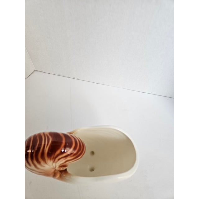 Only Fitz & Floyd could so beautifully replicate the natural nautilus shell. This is a subtle and elegant way to add a...