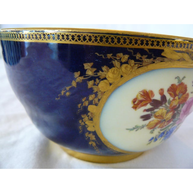 Beaux-Arts Small Meissen Marcoloni Period Porcelain Bowl (1774-1815) For Sale - Image 3 of 12