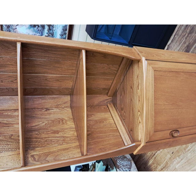 Mid-Century Modern Windsor Corner Cupboard in Elm by Lucian Ercolani for Ercol, 1980s For Sale - Image 17 of 18