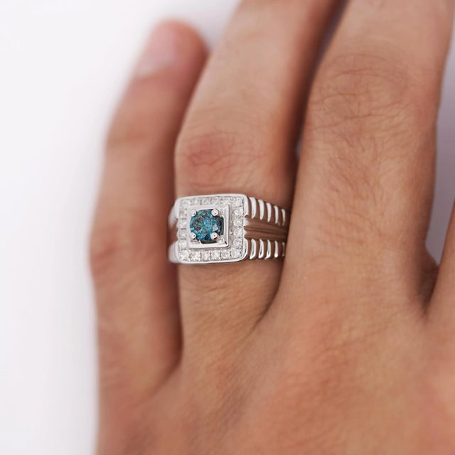 0.74 Carat Blue & White Diamond White Gold Ribbed Men's Ring, Size 9.5 For Sale In Miami - Image 6 of 6