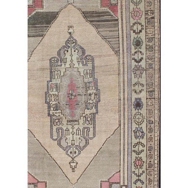 Tribal Vintage Turkish Oushak Rug in Soft Beige, Faded Rose, and Muted Lavender 5'0 X 8'8 For Sale - Image 3 of 10