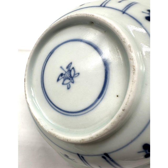 Rare Pair of 18th Century Chinese Export Blue and White Scalloped Bowls Long Eliza Motif For Sale - Image 14 of 15