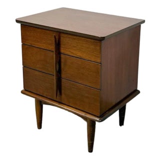 United Furniture MCM Nightstand Intricate Wood Pulls Vintage Bedside Table For Sale